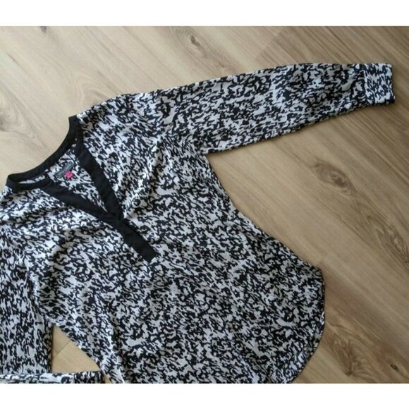 Vince Camuto Long Sleeve Silky Blouse Black & White Womens Small - Picture 4 of 11
